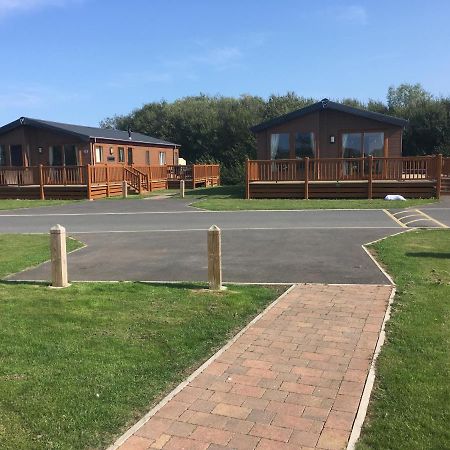 Tattershall Lakeside Lodge Indulgent Wheelchair Accessible 8 Berth With Hot Tub Exterior photo