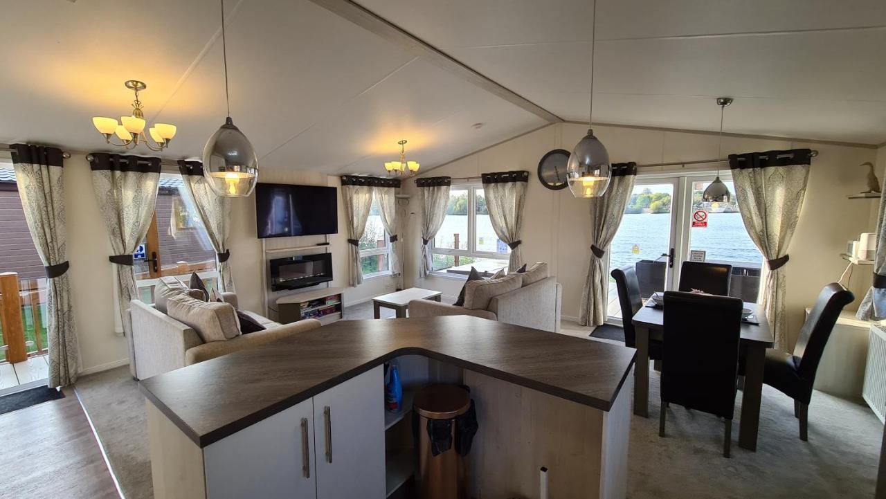 Tattershall Lakeside Lodge Indulgent Wheelchair Accessible 8 Berth With Hot Tub Exterior photo