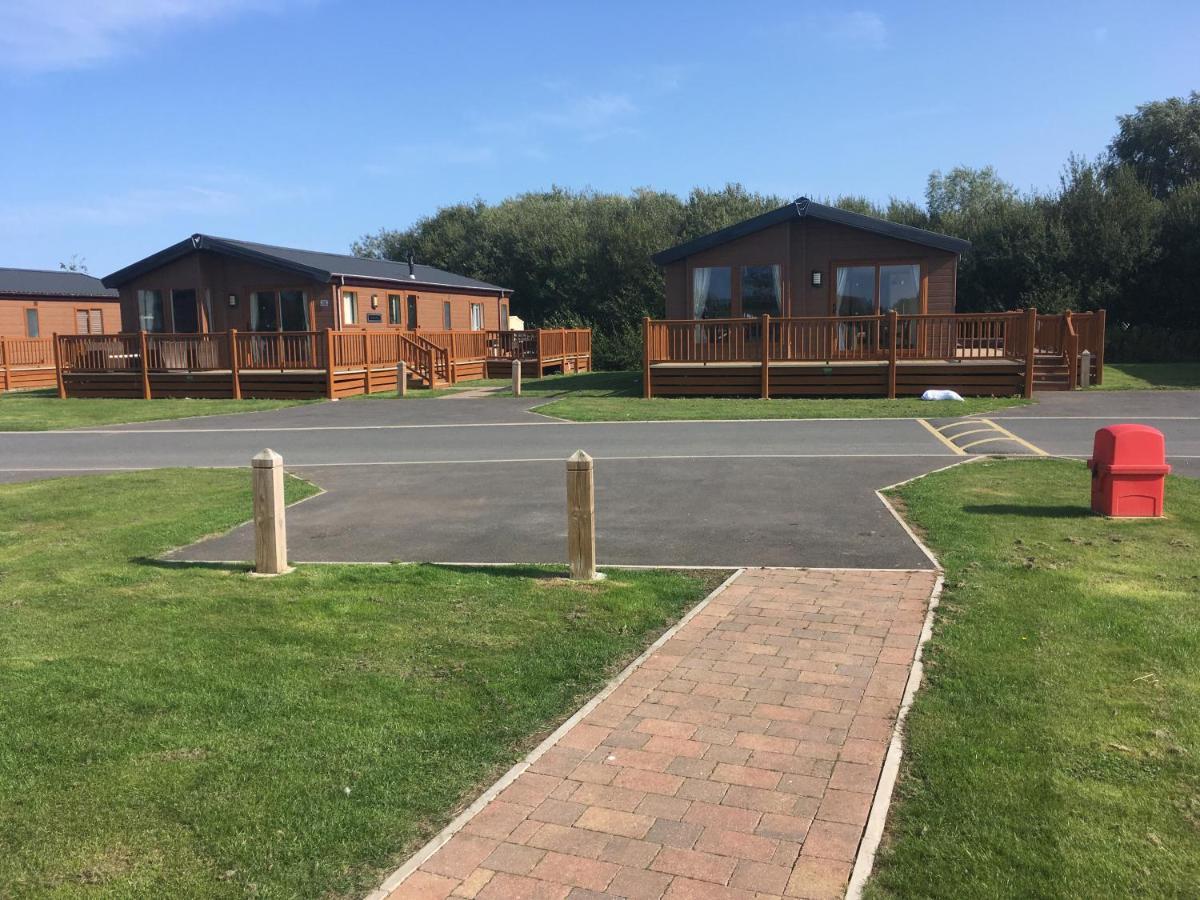 Tattershall Lakeside Lodge Indulgent Wheelchair Accessible 8 Berth With Hot Tub Exterior photo