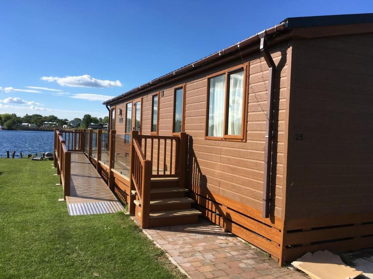 Tattershall Lakeside Lodge Indulgent Wheelchair Accessible 8 Berth With Hot Tub Exterior photo